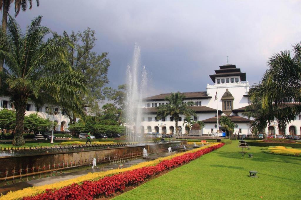 Dpalma Hotel Bandung Bagian luar foto
